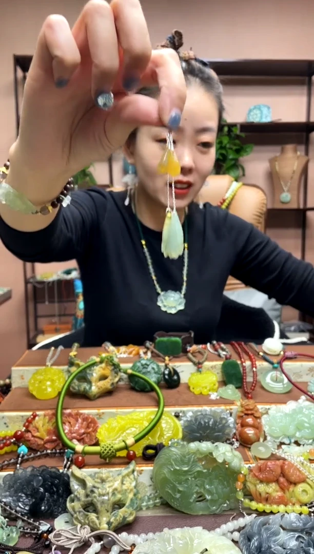 银S925镶嵌岫玉颈饰·