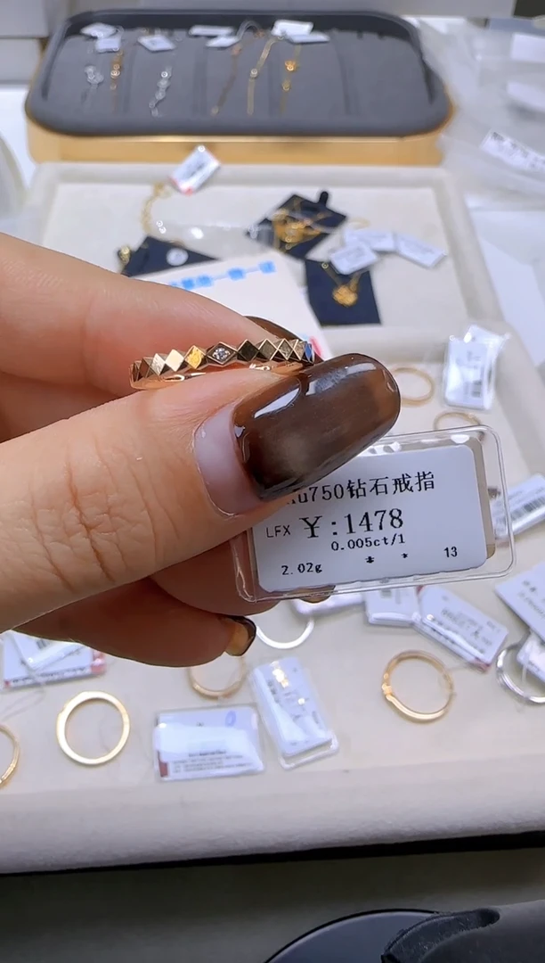 【闪购商品】钻石戒指/指环18K金镶嵌133200