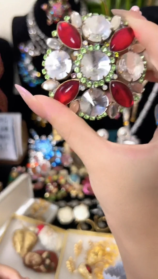 铜合金合成碳硅石捷克打标大尺寸胸针