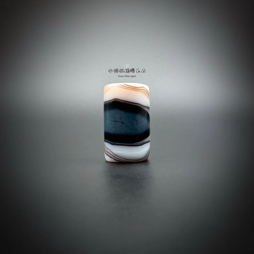 天然缠丝玛瑙桶珠蓝线 尺寸 27.6*17.2