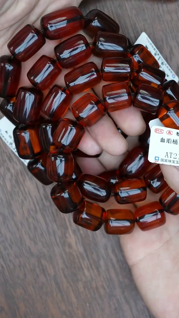 【闪购商品】琥珀裸石未镶嵌血珀桶珠手串多样性发其一