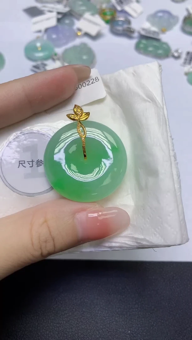 颈饰18K金镶嵌翡翠天然缅甸翡翠A货百元以上9元证书费自理