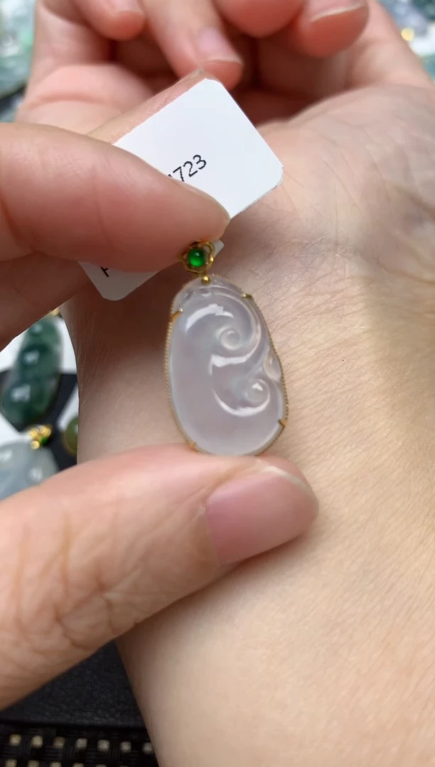 颈饰18K金镶嵌翡翠天然缅甸A货翡翠