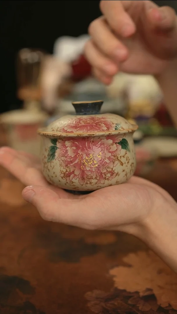 摩吉陶陶闪拍链接 牡丹花焦糖釉钱袋盖碗