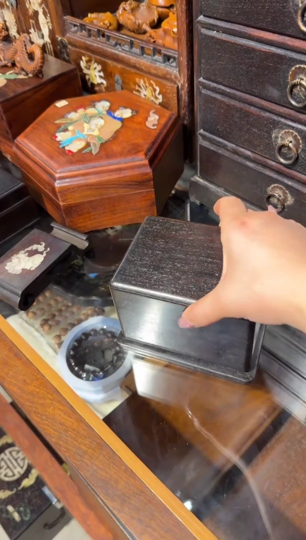 木木头款紫檀机关扣盒498.88888