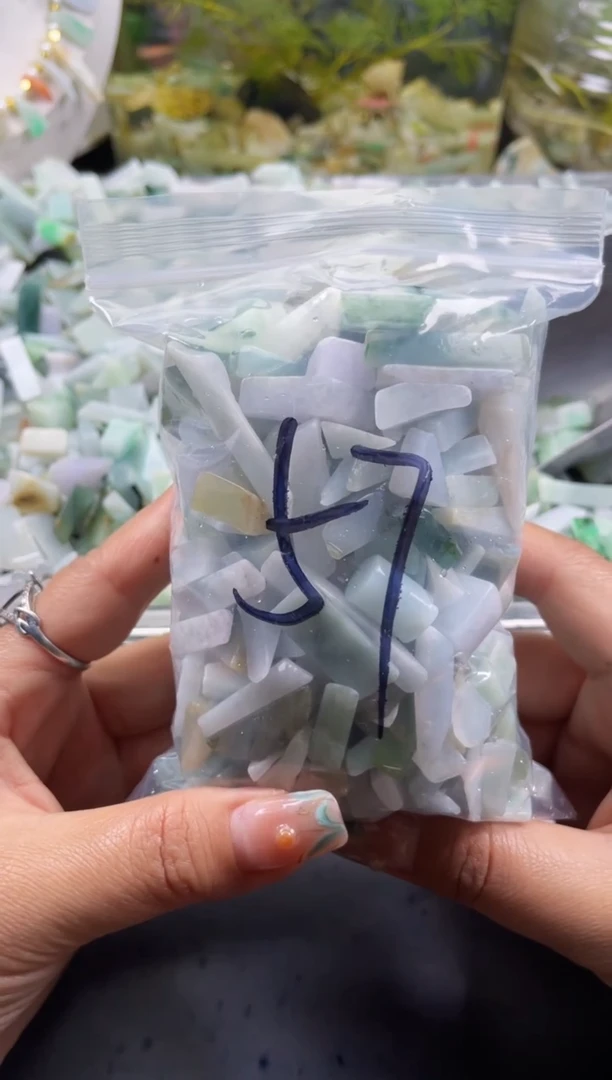 配石翡翠天然翡翠小号500克57