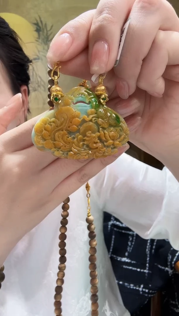 颈饰未镶嵌翡翠吊坠