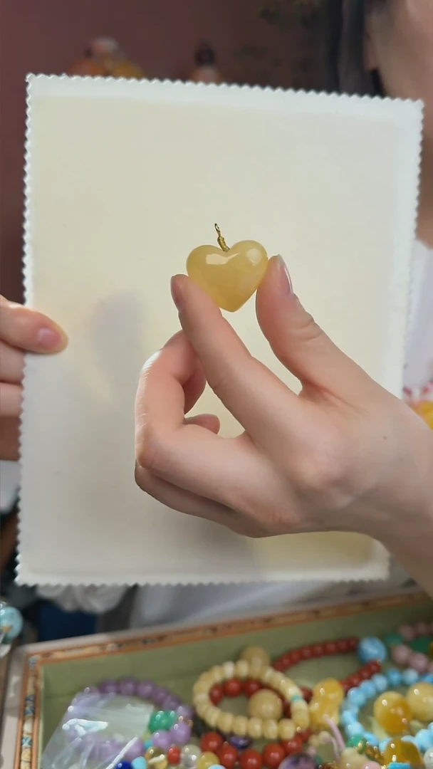 【闪购商品】蜜蜡吊坠(不含链)未镶嵌天然蜜蜡爱心吊坠