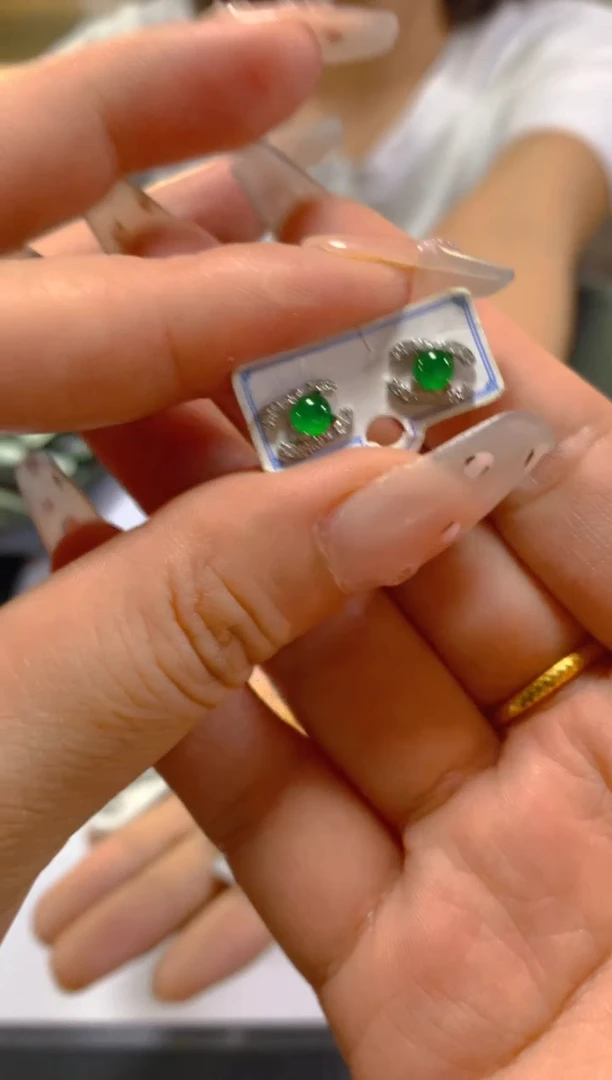 未镶嵌翡翠耳饰多样性发一