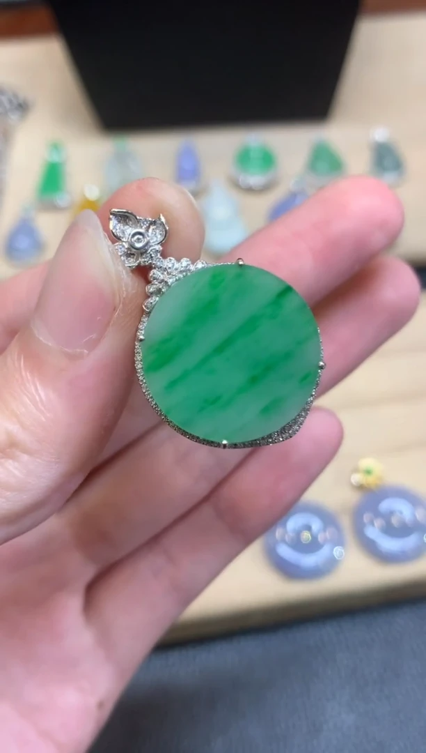 翡翠18K金镶嵌颈饰圆牌【无服务费