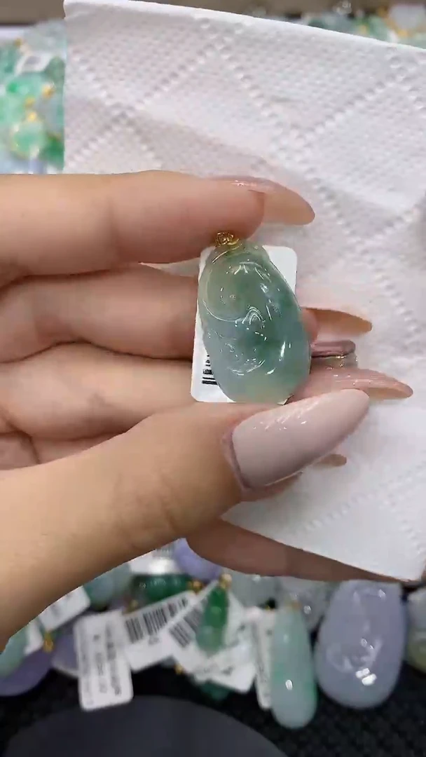 颈饰18K金镶嵌翡翠111111111111