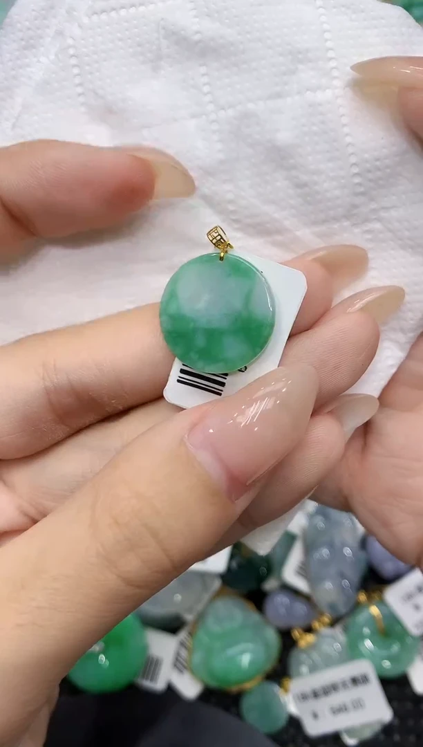 颈饰18K金镶嵌翡翠111111111111