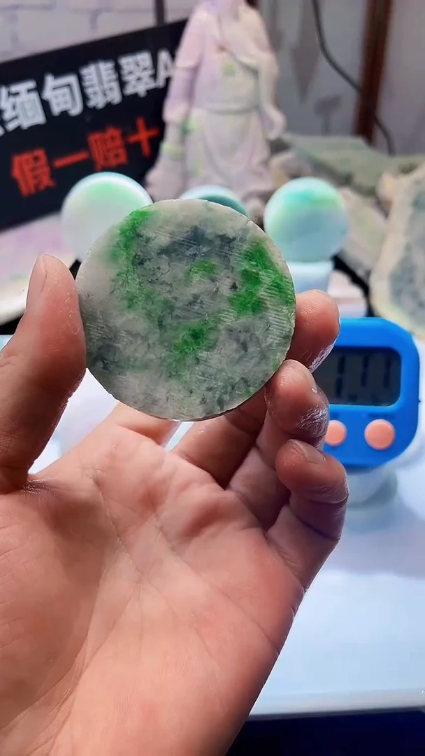 翡翠挂件未镶嵌翡翠