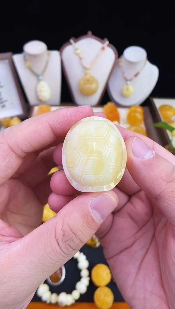 琥珀未镶嵌珠宝奇石喵**。柒月