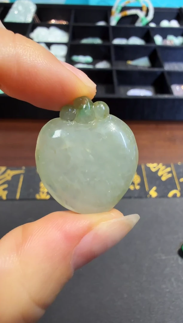 【闪购商品】翡翠套链未镶嵌翡翠桃子