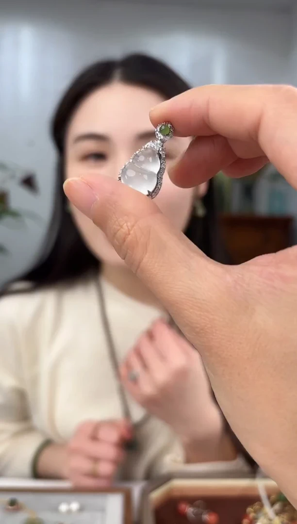 颈饰银S925镶嵌石英质玉清泉单吊坠