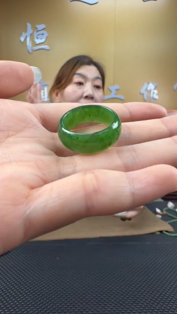 颈饰未镶嵌和田玉戒指19