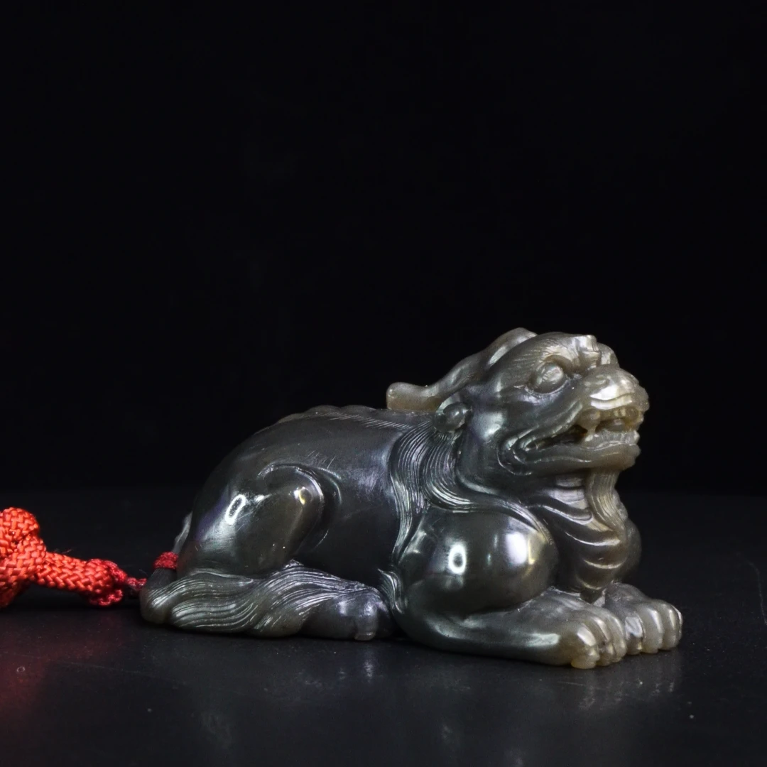 33寿山石牛角冻貔貅手把件111.9克7x4x3.3，1WY
