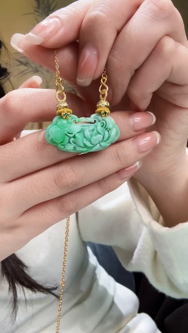 颈饰未镶嵌翡翠吊坠