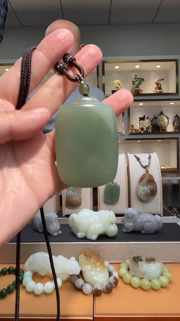 颈饰未镶嵌和田玉苏