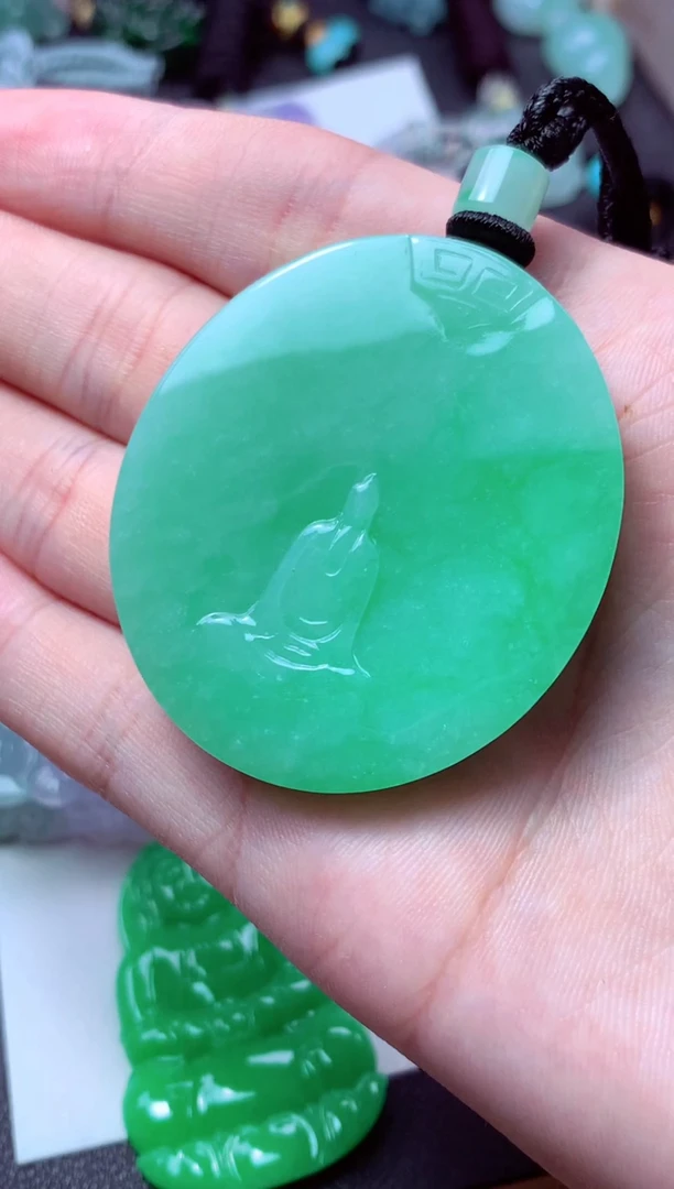 翡翠未镶嵌颈饰<****<天然翡翠A货