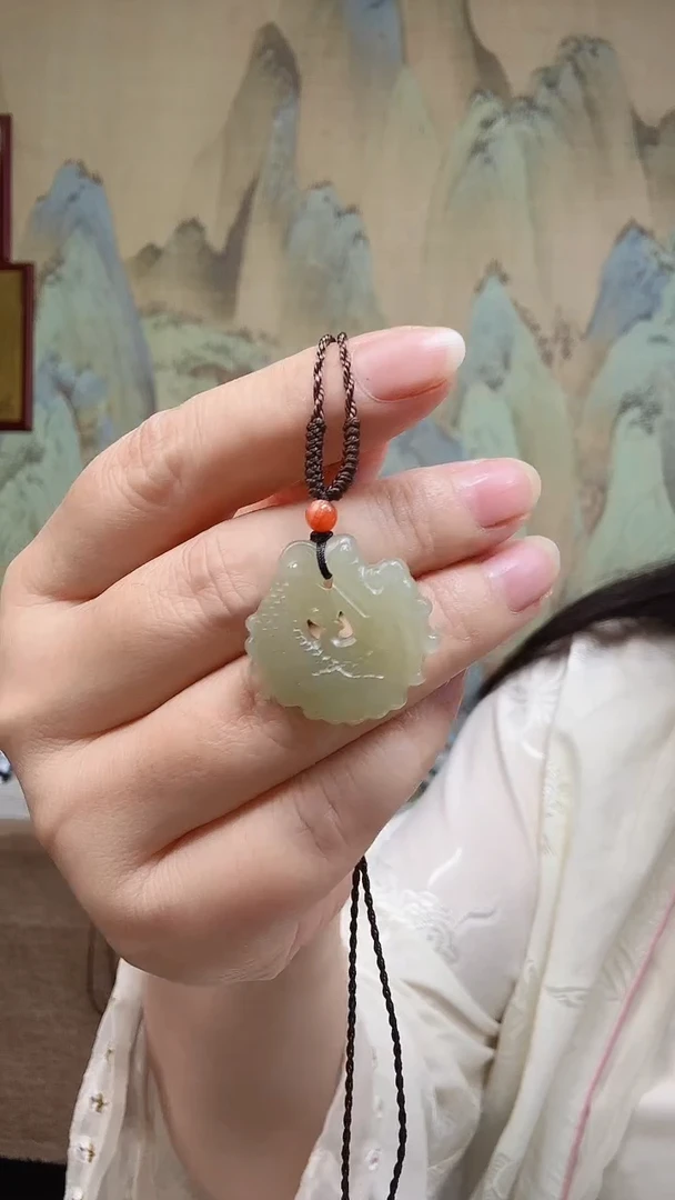 和田玉未镶嵌颈饰龙