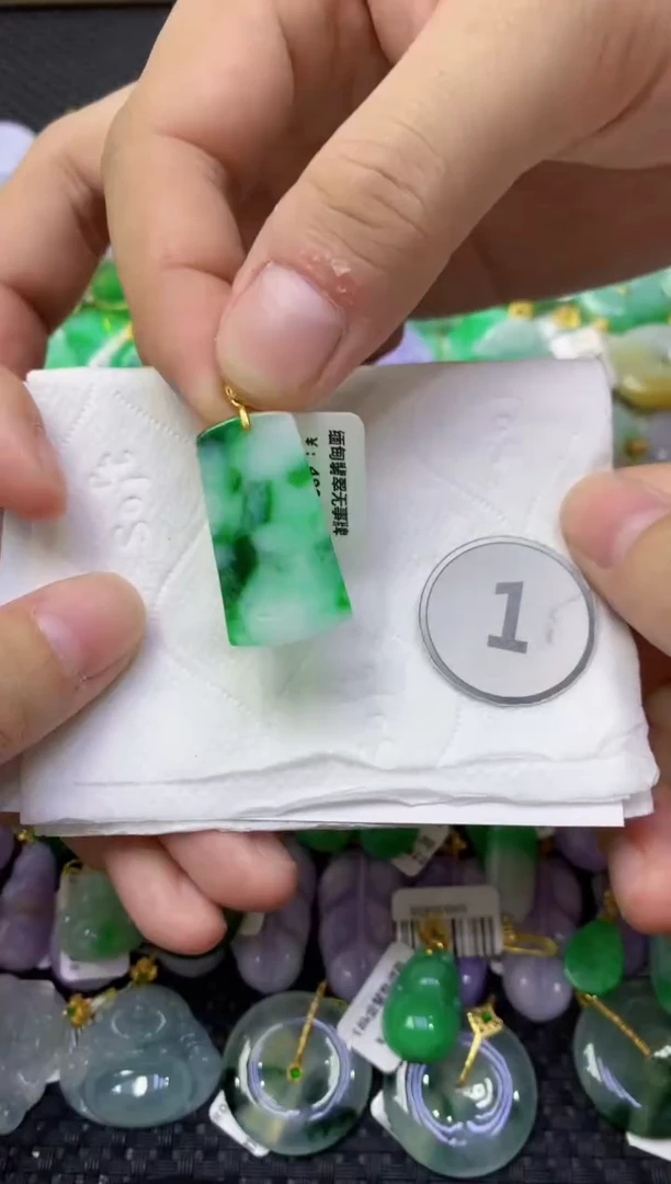 颈饰未镶嵌翡翠天然缅甸翡翠A货