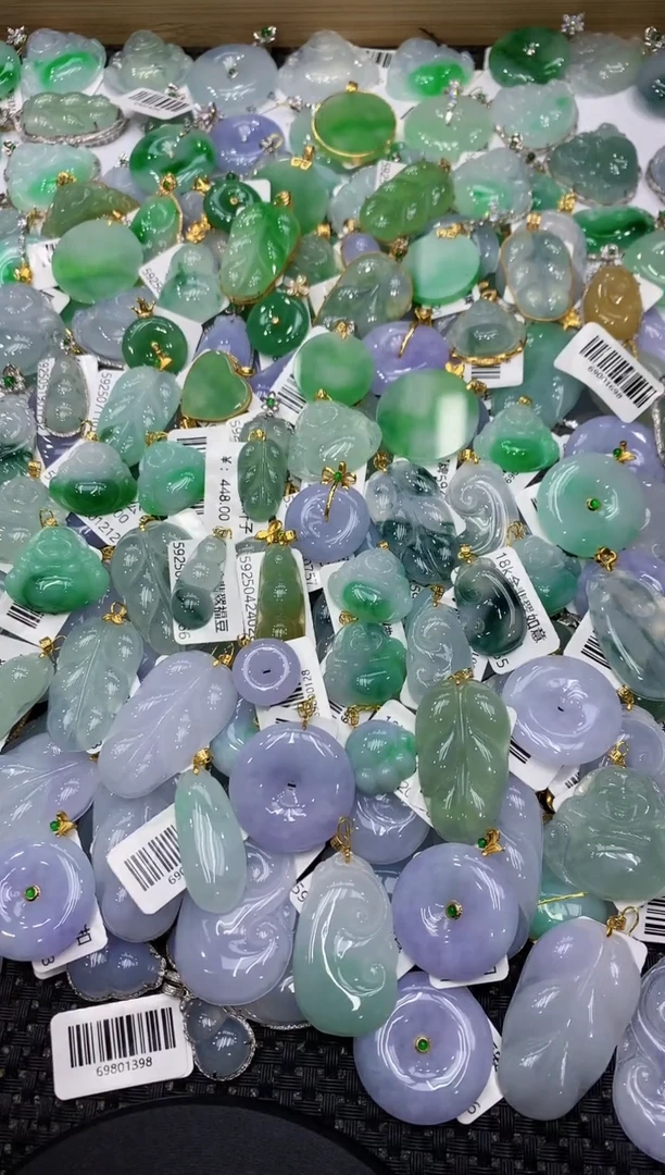 翡翠18K金镶嵌颈饰  一物一证，9米证书费