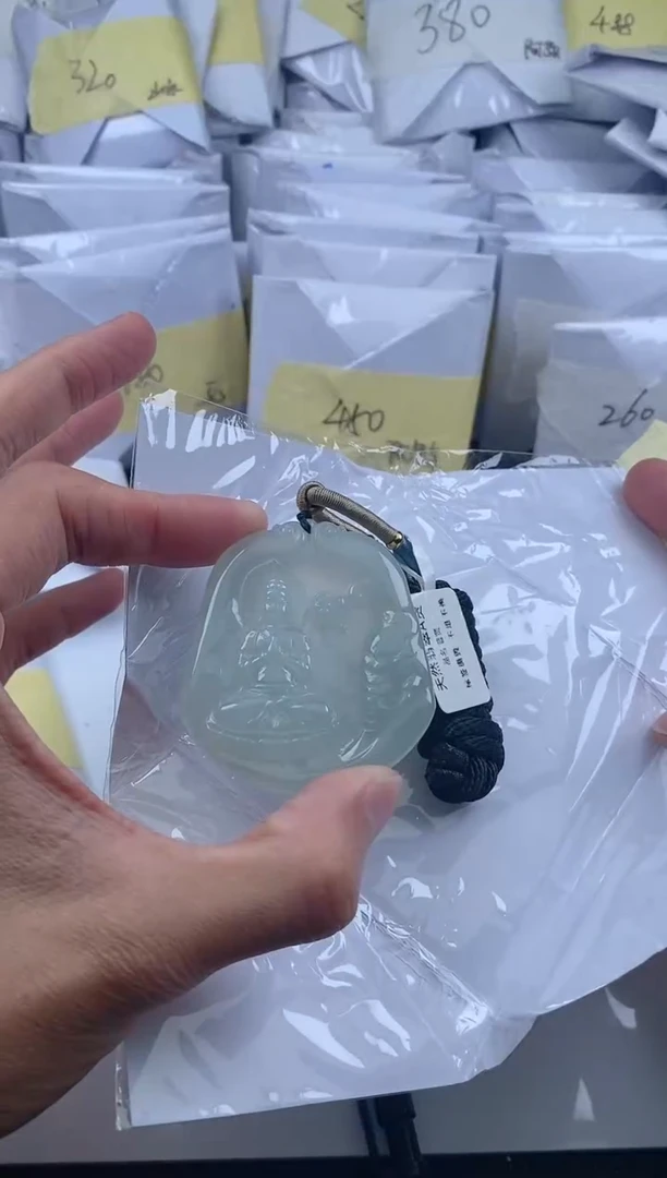 翡翠未镶嵌颈饰