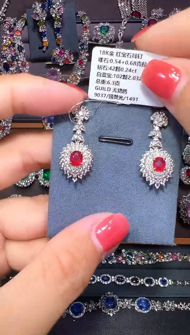 18K金镶嵌耳钉红宝石GUILD 无烧鸽 强荧光