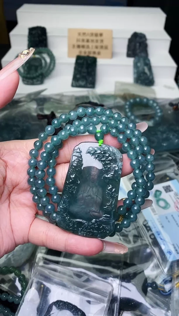 颈饰未镶嵌翡翠