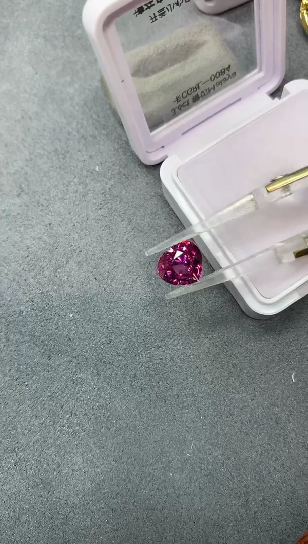 未镶嵌裸石石榴石3.6ct 50