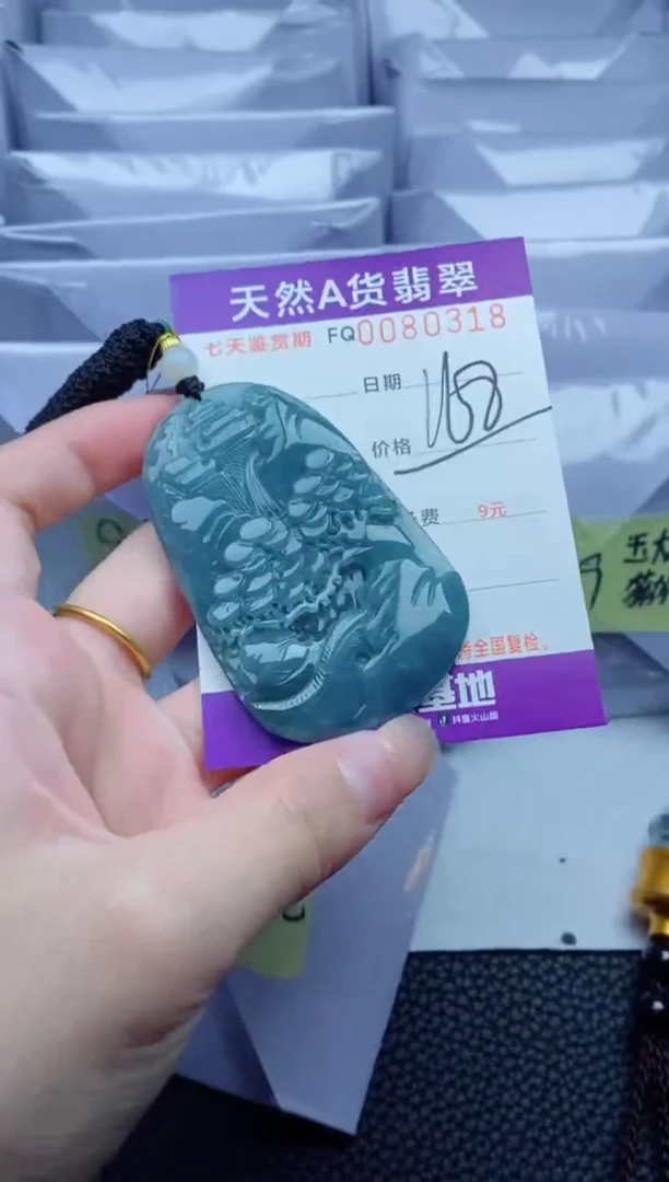翡翠未镶嵌颈饰