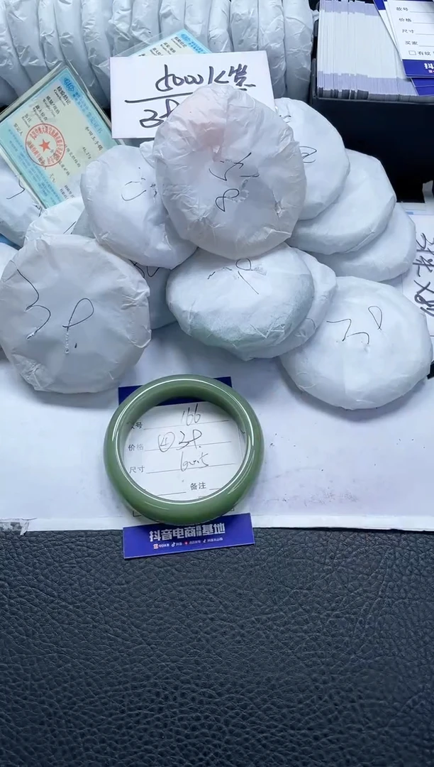 【闪购商品】石英质玉手镯未镶嵌166-60