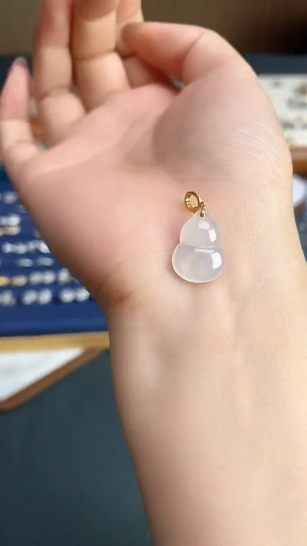 颈饰18K金镶嵌翡翠2025120601