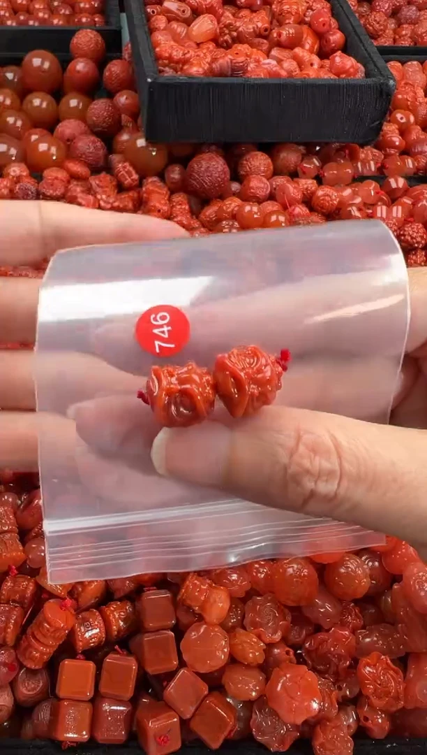 南红玛瑙未镶嵌颈饰1
