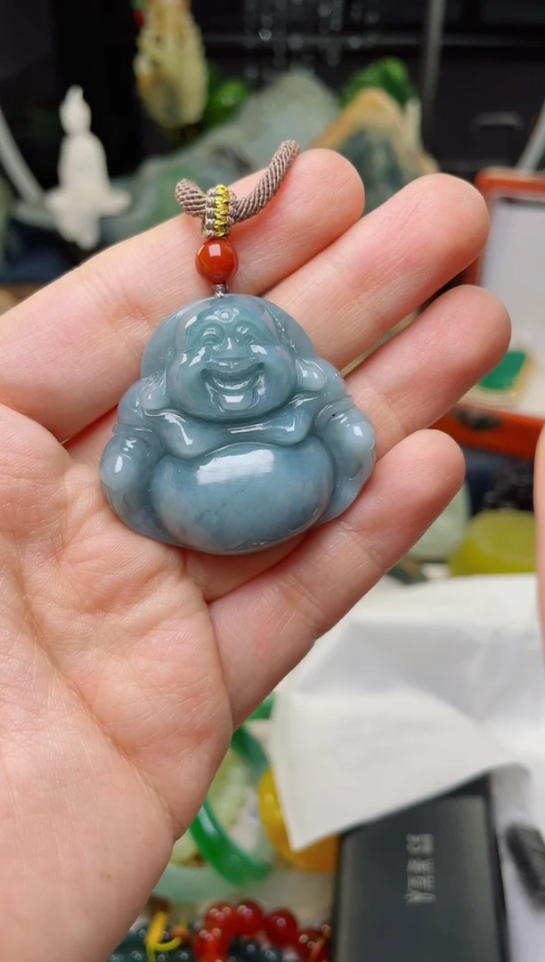 翡翠未镶嵌颈饰佛