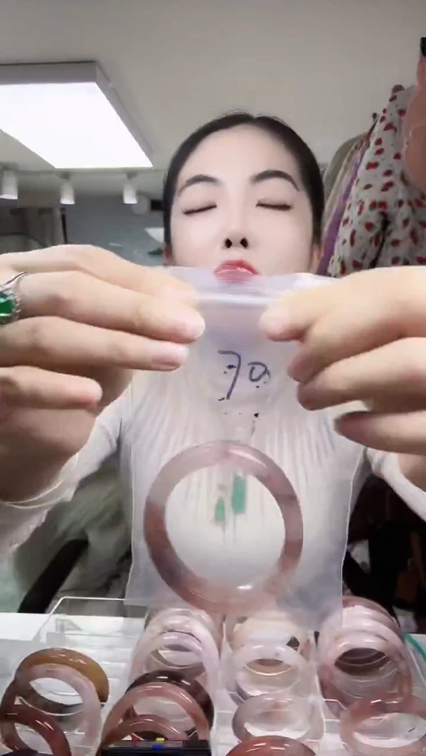 未镶嵌手镯石英质玉新疆金丝玉桃花酿手镯56-57 圈口