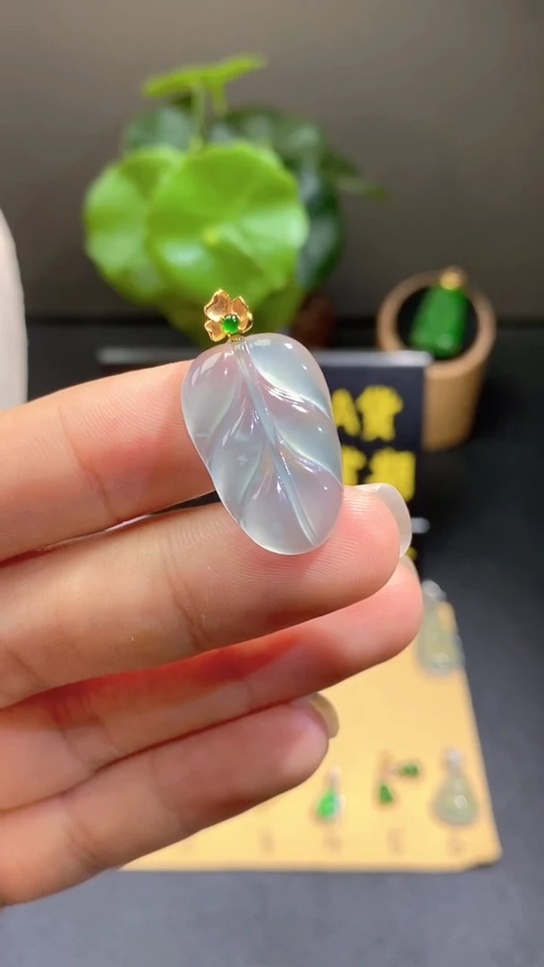 颈饰18K金镶嵌翡翠翡翠A货