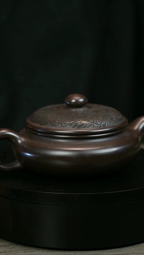 茶壶紫砂无***机H1957李传荣紫泥龙刻扁腹