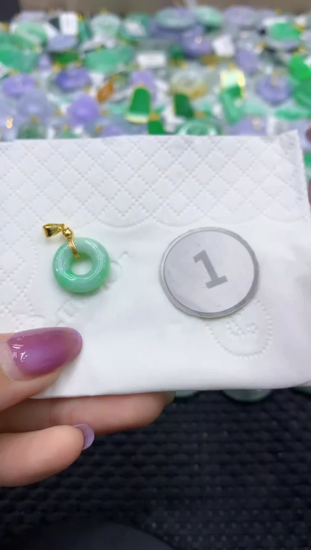 颈饰未镶嵌翡翠天然缅甸翡翠A货