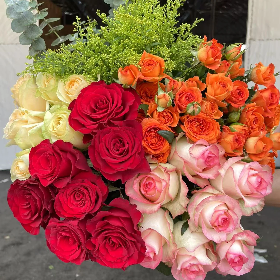 【520爆款鲜花】红玫瑰5枝+爱莎5枝+香槟5枝+橙芭比3枝+草5云南鲜花