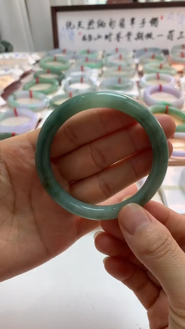 未镶嵌手镯翡翠55圆条油绿