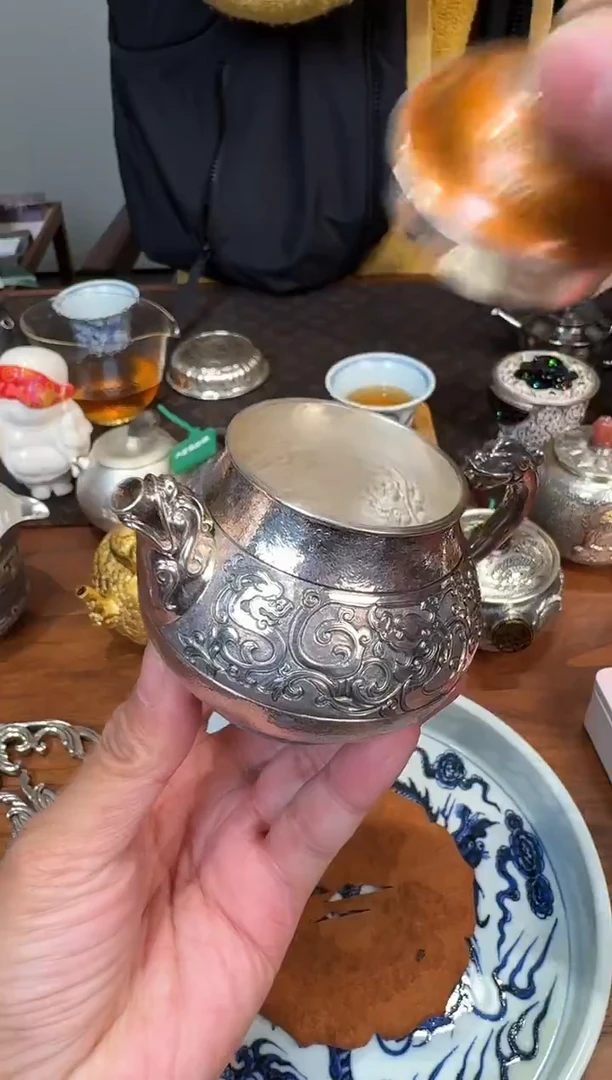 -少*年'呆坐 錾刻铜包银螭龙穿花 若潘壶