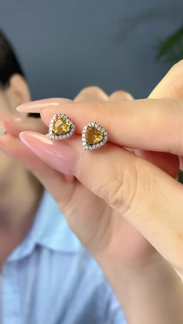 银S925镶嵌耳饰黄晶。