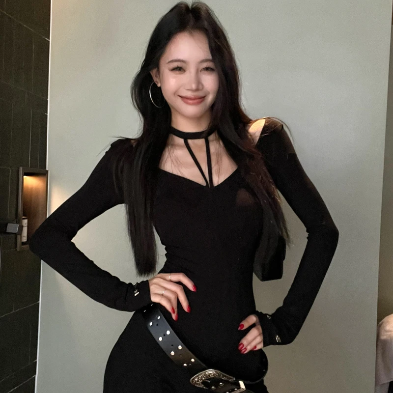 纯欲辣妹黑色挂脖镂空连体裤女春连体衣设计感修身显瘦短裤