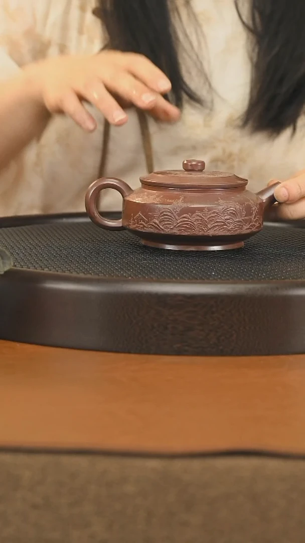 茶壶紫砂753 周盘满刻210cc 紫泥