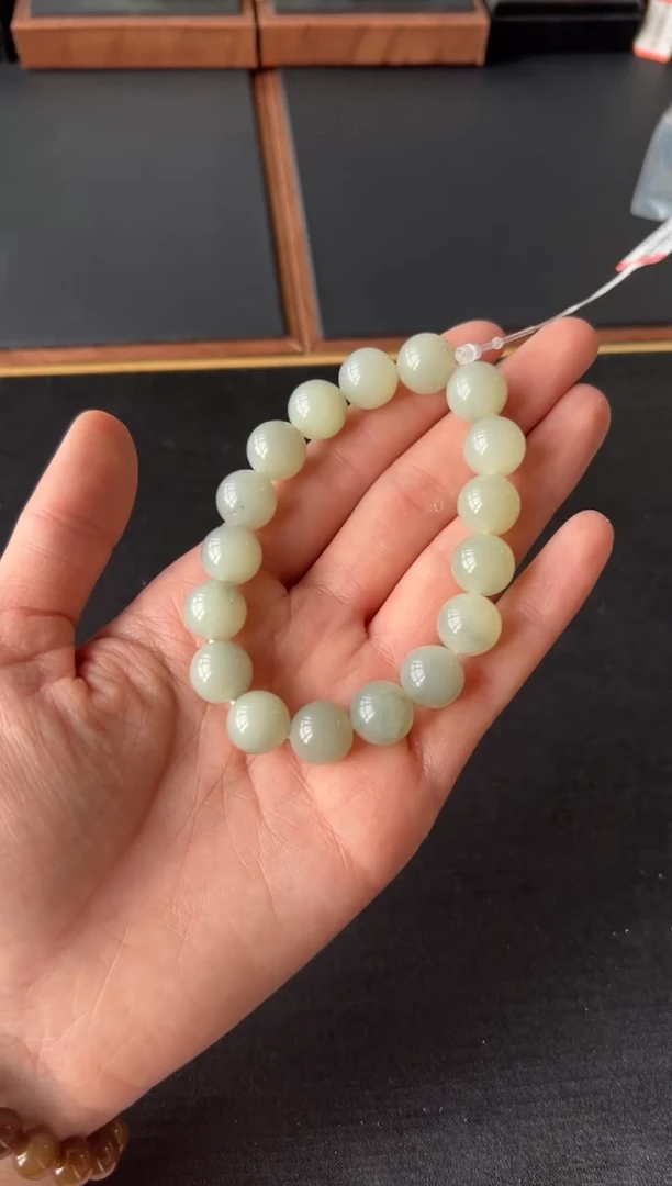 【闪购商品】和田玉手串未镶嵌若羌微色差卡12