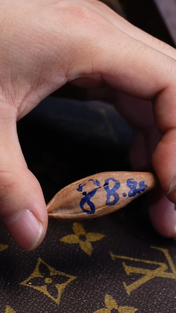 【闪购商品】橄榄核吊坠苏工橄榄核