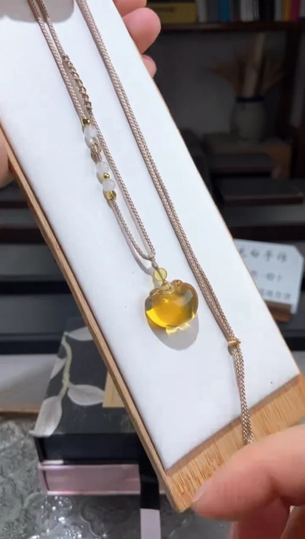 琥珀颈饰未镶嵌蓝珀苹果